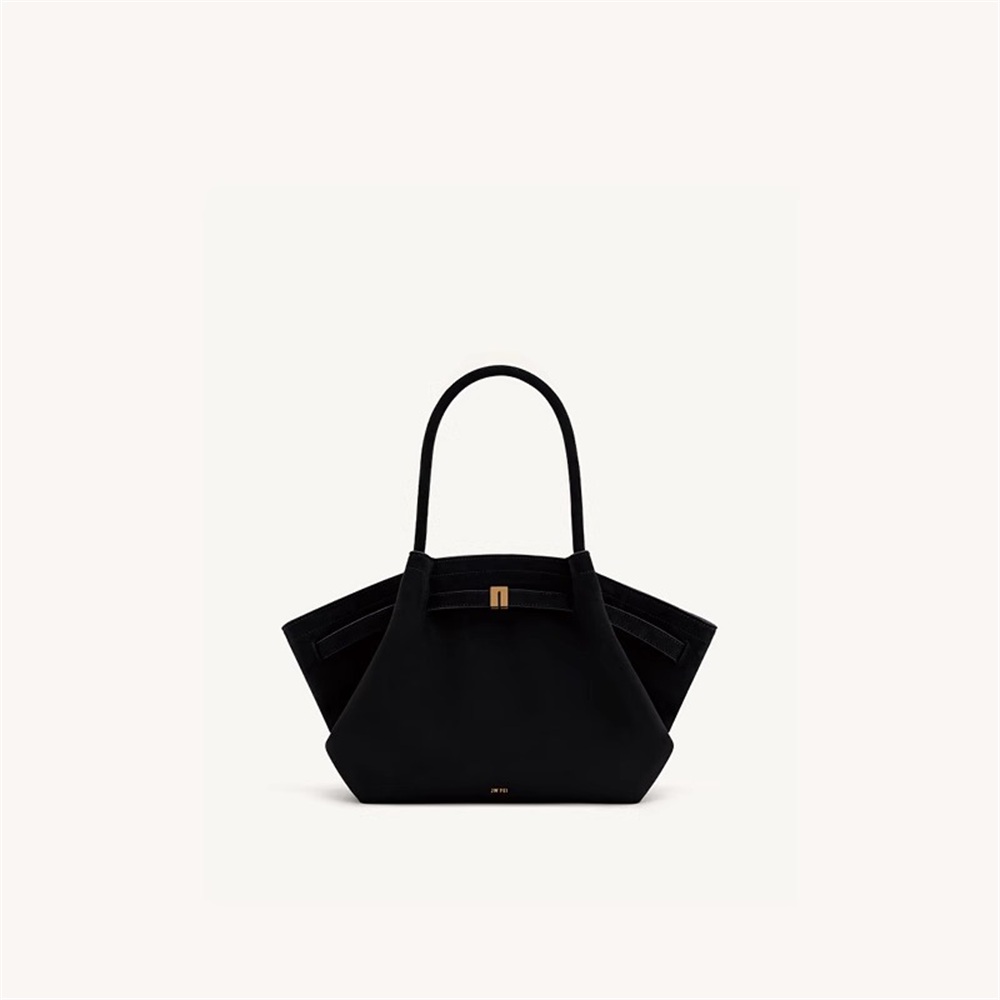 Luxury Bags For Sale - Sac à dumplings JW PEI le